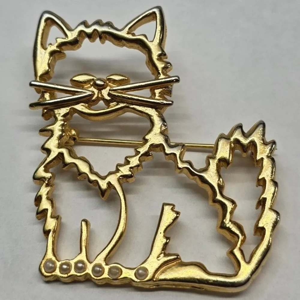 Vtg Casual Corner Kitty‎ Cat Kitten Feline Jewelry Brooch Pin GoldTone Whiskers